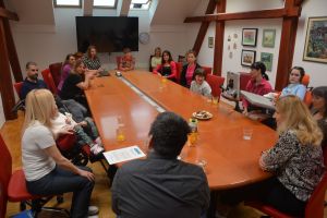 UNESCO PROJEKT - Moder stol